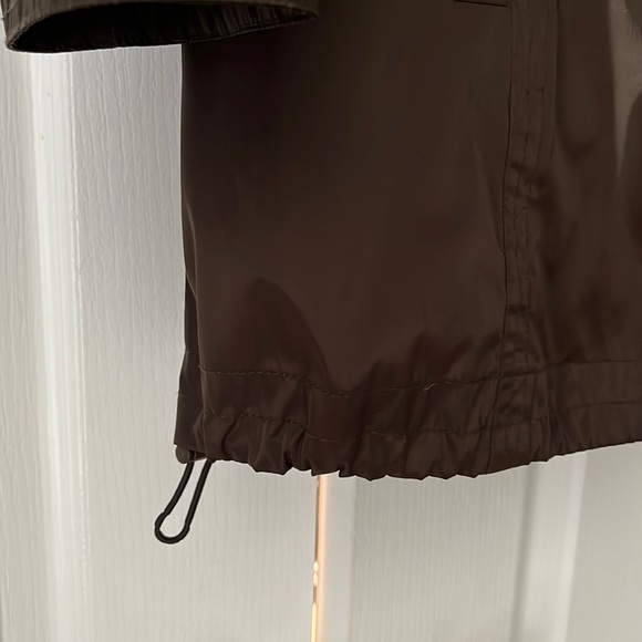 Brown rain jacket - Picture 4 of 10
